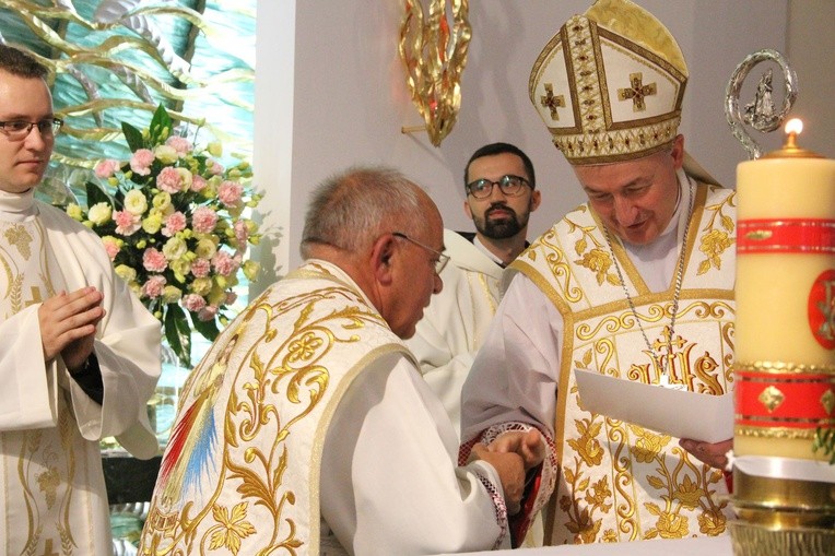 Uroczystość konsekracji kościoła parafialnego pod wezwaniem Św. Jana Chrzciciela w Przysietnicy. Konsekracji dokonał  Biskup Tarnowski ks. Andrzej Jeż. 22.09.2018 r. Proboszcz ks. Jan Wąchała.